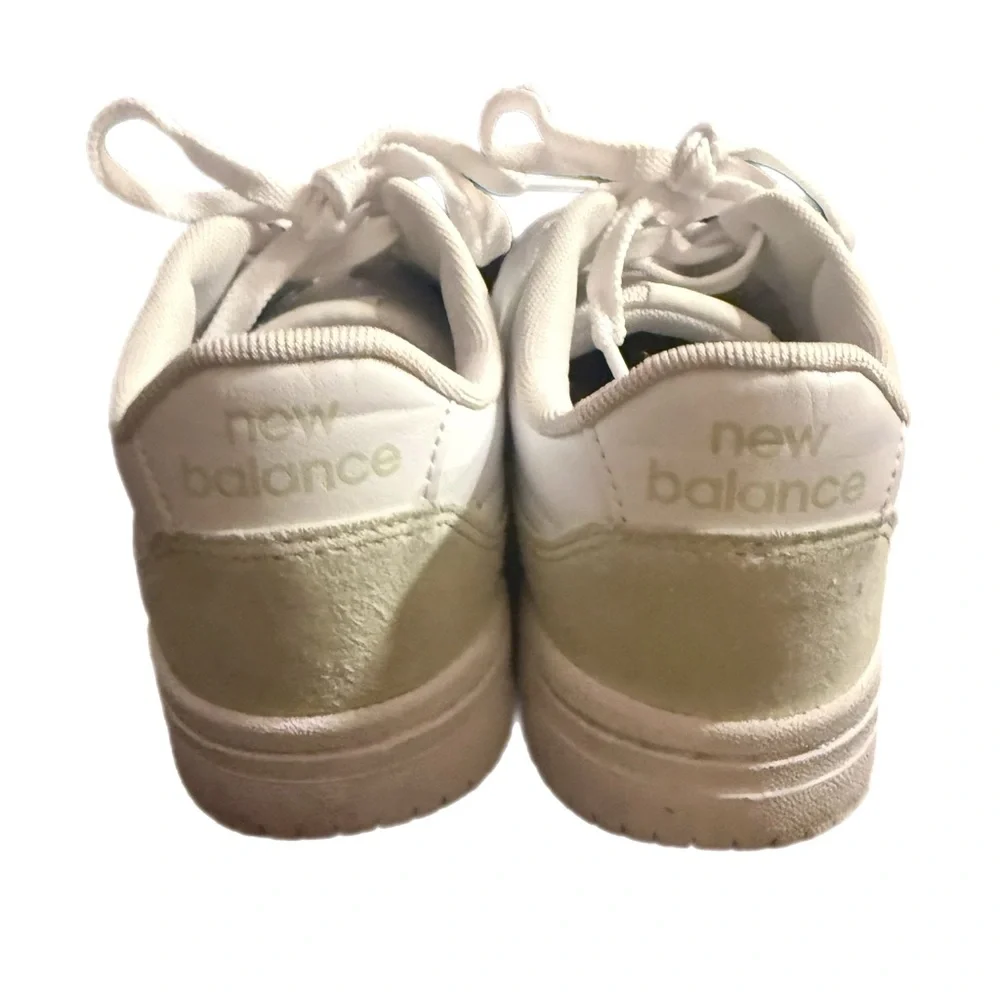 Women’s‎ New Balance white sneakers size 8.5